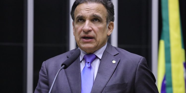 hugo-leal-discute-alteracoes-no-auxilio-gas-com-arthur-lira