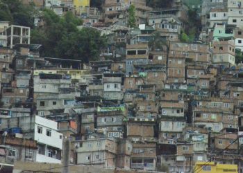 rocinha-e-a-maior-favela-do-brasil,-aponta-censo-2022-do-ibge