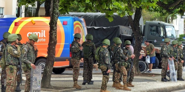 mesmo-com-sistema-aereo-antidrones,-veiculos-oficiais-sao-levados-por-bandidos-no-g20