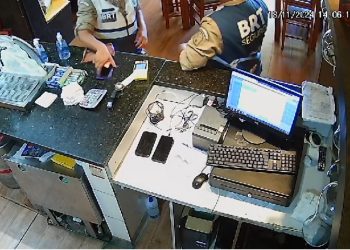 guarda-municipal-e-acusada-de-furto-de-celular-em-restaurante-no-rio-de-janeiro