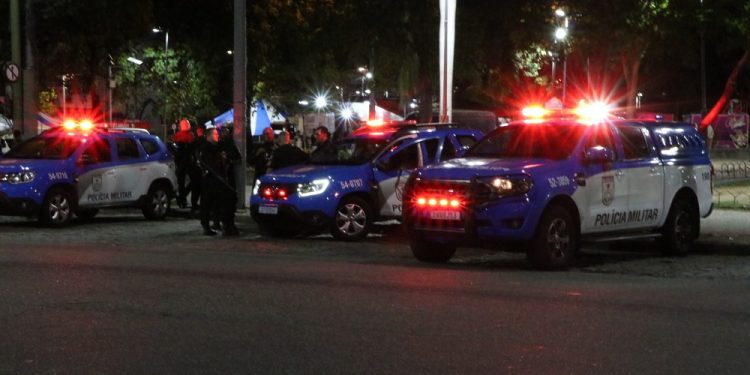 sargento-da-pm-do-rj-e-ferida-por-tiro-disparado-por-colega-durante-servico