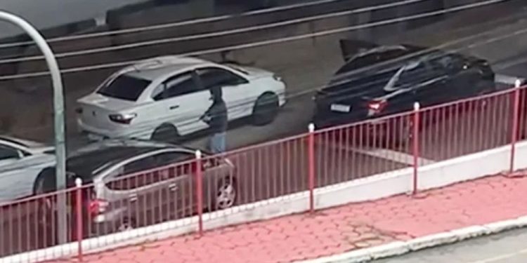 arrastao-em-plena-luz-do-dia-assusta-motoristas-no-rio-de-janeiro