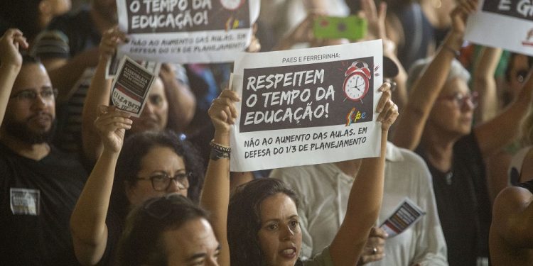 servidores-de-escolas-municipais-do-rio-de-janeiro-iniciam-greve-por-tempo-indeterminado