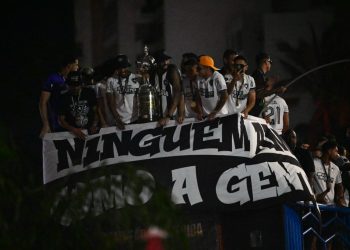 botafogo-comemora-titulo-da-libertadores-com-milhares-de-torcedores-no-rio