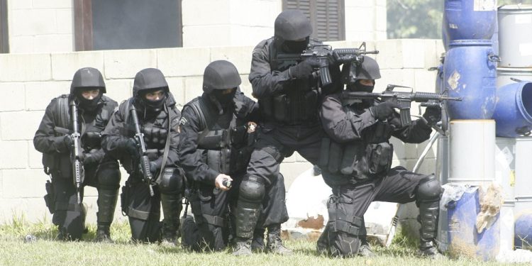 bope-realiza-operacao-contra-roubo-de-veiculos-na-mangueira-e-tuiuti