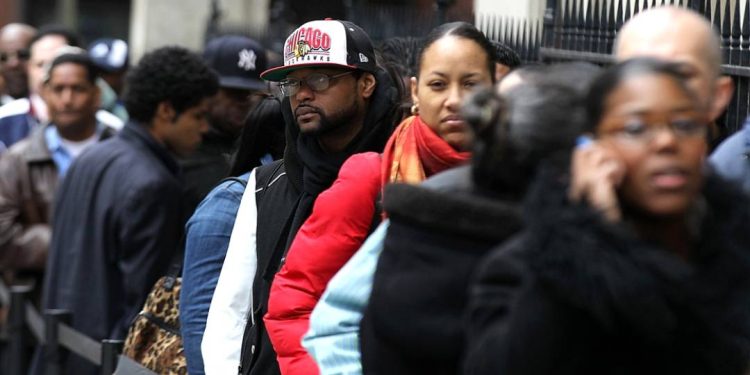 eua:-mercado-de-trabalho-desacelera-e-salario-registra-menor-avanco-em-mais-de-3-anos