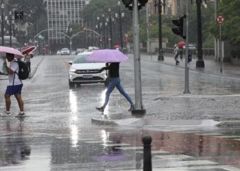 apos-temporais,-enel-sp-religa-400-mil-clientes-que-estavam-sem-luz