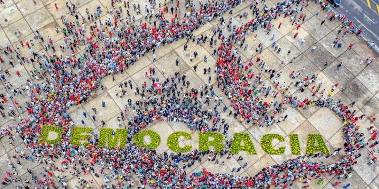 celebracao-partidaria-mostra-a-dificuldade-de-lula-e-do-pt-com-aliados