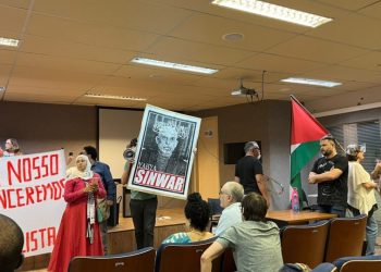 ativistas-antissemitas-invadem-palestra-em-universidade-e-hostilizam-judeus