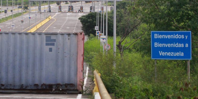 horas-antes-da-posse-de-maduro,-venezuela-fecha-fronteira-e-suspende-voos-com-a-colombia