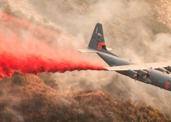 incendio-nos-eua:-conheca-aviao-militar-enviado-para-combater-o-fogo