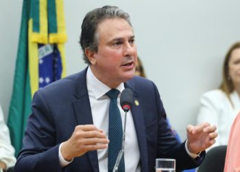 governo-pretende-lancar-pe-de-meia-para-estudantes-universitarios,-diz-ministro-da-educacao