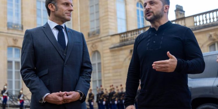 zelensky-aborda-com-macron-possivel-envio-de-tropas-estrangeiras-para-a-ucrania