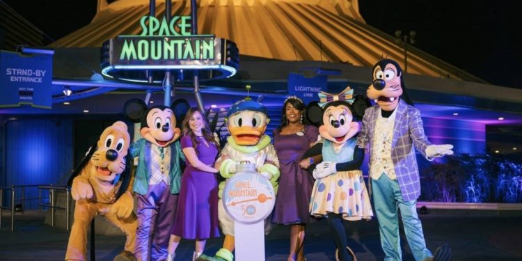50-anos-da-atracao:-conheca-curiosidades-da-space-mountain