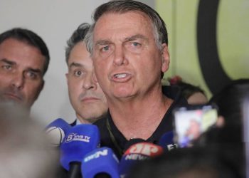 governo-lula-foi-“fraco-e-vacilante”-ao-revogar-ato-do-pix,-diz-bolsonaro