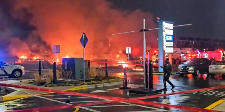 aviao-de-pequeno-porte-cai-e-explode-na-filadelfia;-veja-video