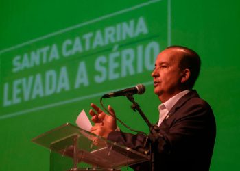 governo-de-sc-proibe-musicas-com-apologia-a-sexo,-drogas-e-crimes-em-escolas