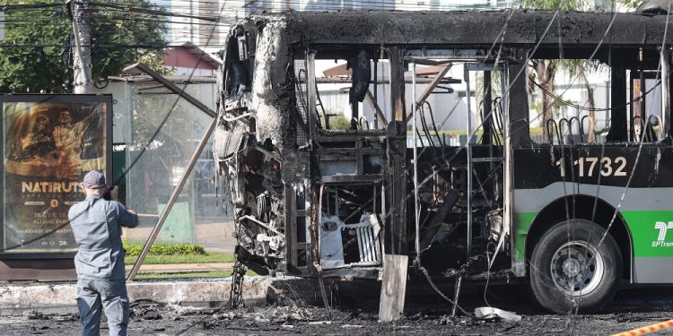 passageira-do-onibus-atingido-por-aviao-em-avenida-de-sao-paulo-recebe-alta