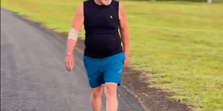 em-video-de-“influencer-fitness”,-lula-aparece-com-cotovelo-enfaixado