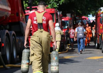 fabrica-de-fantasia-que-pegou-fogo-no-rio-nao-tinha-autorizacao-do-corpo-de-bombeiros