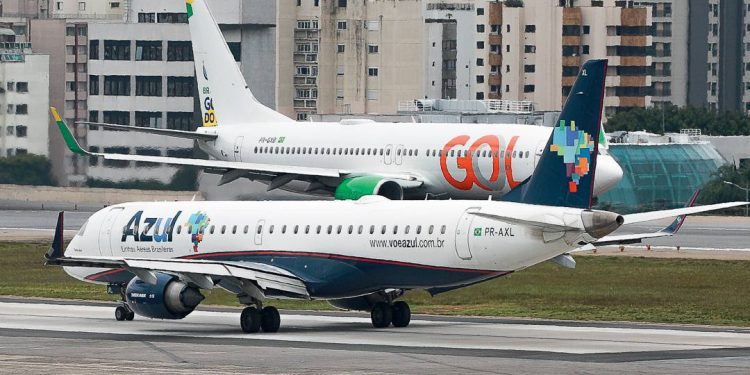 efeito-gol-e-azul?-preco-de-passagens-aereas-sobem-e-numeros-de-voos-caem