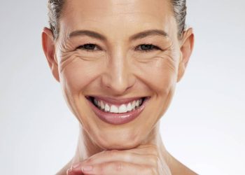 slow-aging:-a-tendencia-da-dermatologia-que-respeita-o-envelhecimento