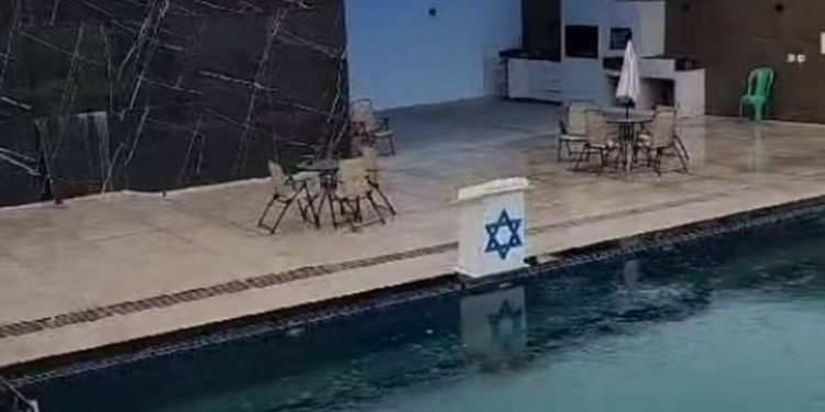 piscina-com-estrela-de-david-e-area-gourmet:-a-mansao-do-traficante-peixao