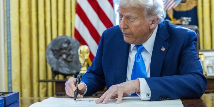 governo-trump-da-ultimato-para-escolas-e-universidades-eliminarem-politica-racial