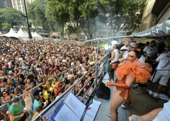 carnaval-2025:-confira-os-blocos-que-tomam-as-ruas-de-sp-neste-domingo