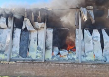 incendio-de-grandes-proporcoes-atinge-fabrica-de-alimentos-no-rio-grande-do-sul