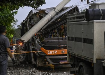 corpos-dos-12-universitarios-mortos-em-acidente-de-onibus-sao-enterrados-no-interior-de-sp