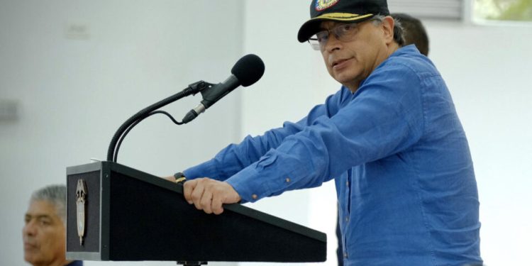 petro-nomeia-ex-embaixador-acusado-de-corrupcao-como-ministro-na-colombia