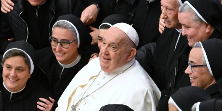 papa-francisco-‘esta-descansando’-depois-de-‘noite-tranquila’,-diz-vaticano