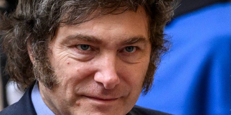 javier-milei-ganha-premio-de-economia-e-confirma-visita-ao-brasil