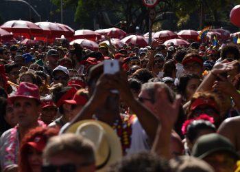 carnaval-em-sao-paulo-tera-calor-acima-da-media,-alerta-previsao