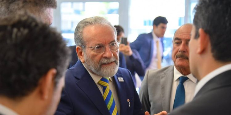 apos-dificuldades-com-nisia,-presidente-do-cfm-diz-esperar-dialogo-aberto-com-padilha