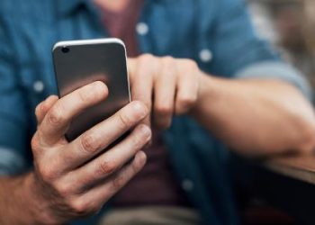 ‘golpe-da-selfie’:-criminosos-usam-sua-foto-para-roubar-dinheiro-da-conta