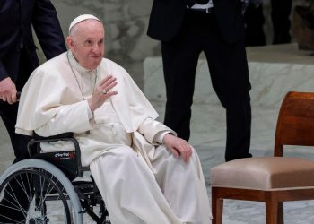 papa-francisco-apresenta-melhora,-mas-continua-em-terapia-com-oxigenio