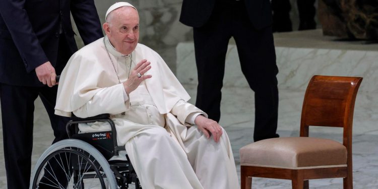 papa-francisco-apresenta-melhora,-mas-continua-em-terapia-com-oxigenio
