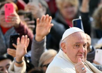 duas-semanas-de-internacao:-quadro-do-papa-francisco-deixa-de-ser-critico