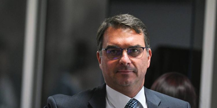 flavio-bolsonaro-quer-mudar-regras-sobre-audiencia-de-custodia