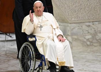 papa-francisco-apresenta-saude-“estavel”,-sem-sofrer-com-broncoespasmo