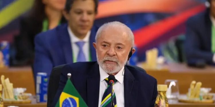 lula-diz-que-trump-humilhou-zelensky-e-chama-bate-boca-entre-os-presidentes-de-“cena-grotesca”