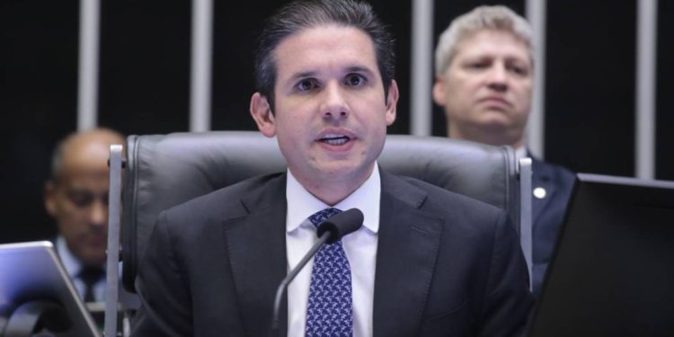 hugo-motta-vai-debater-economia-com-governadores-e-empresarios-em-brasilia