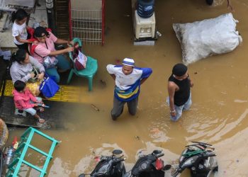 enchentes-na-capital-da-indonesia-deixam-milhares-de-desabrigados