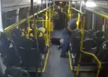 jovem-e-assassinado-a-tiros-dentro-de-onibus-em-sao-paulo