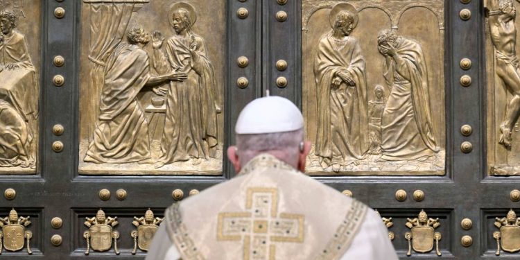 como-atualizacoes-sobre-a-saude-do-papa-francisco-quebram-tabu historico-na igreja