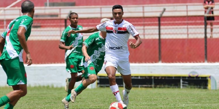 jogador-do-bragantino-e-transferido-para-hospital-em-ribeirao-preto