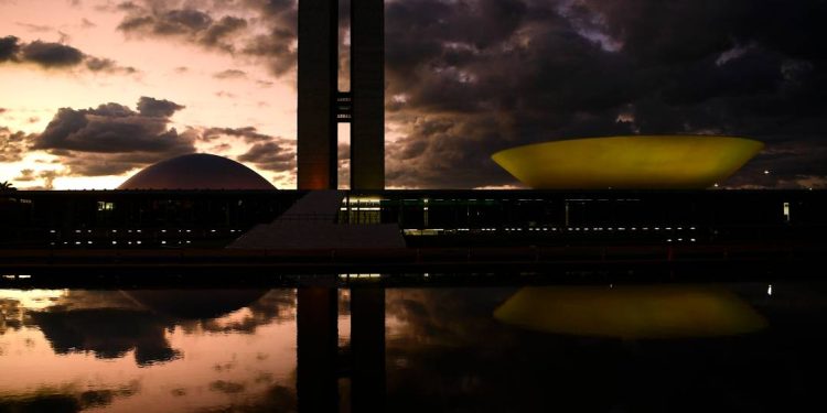 as-longas-ferias-de-verao-dos-deputados-e-senadores