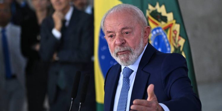 lula-e-reprovado-por-53%-e-tem-pior-patamar-do-ultimo-ano,-diz-pesquisa